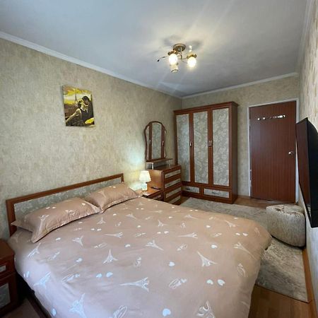 3-Х Комнатная Квартира В 5 Микр 104 Серии 4/4 Bișkek Exterior foto